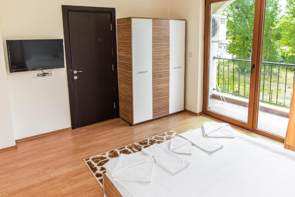 Studio with Park View (2 Adults)
