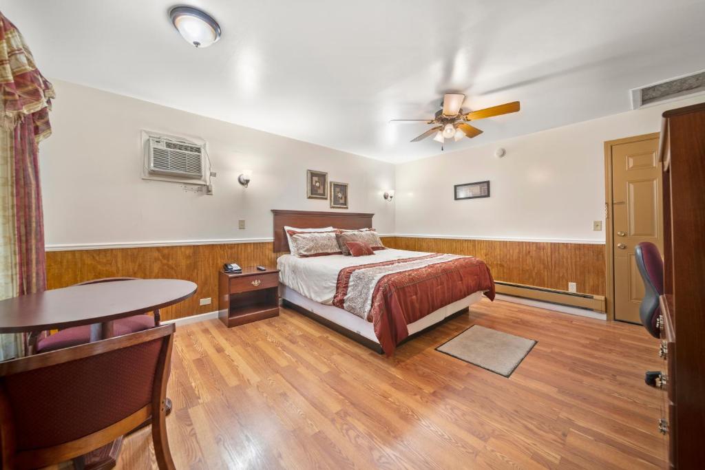 Kingsway Inn - 