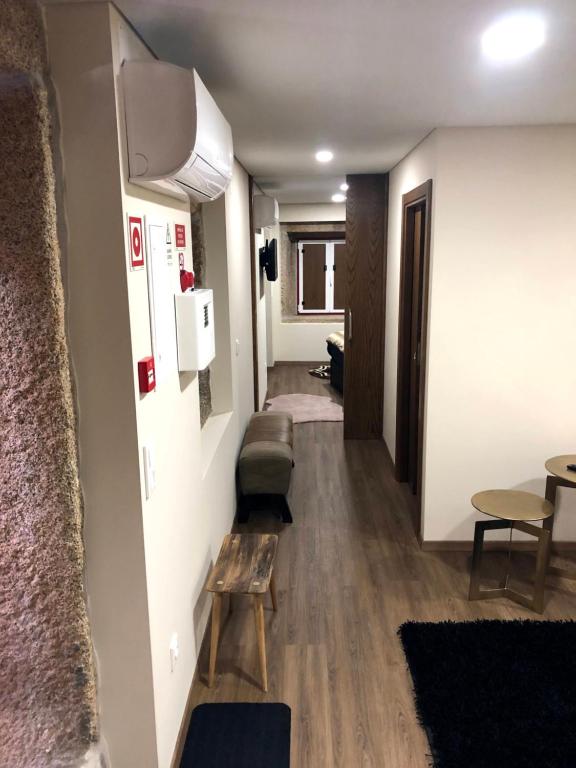 Uma área de estar em Solar de São João - Guest House -