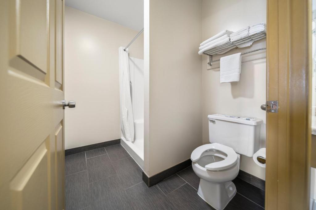 Kingsway Inn - 