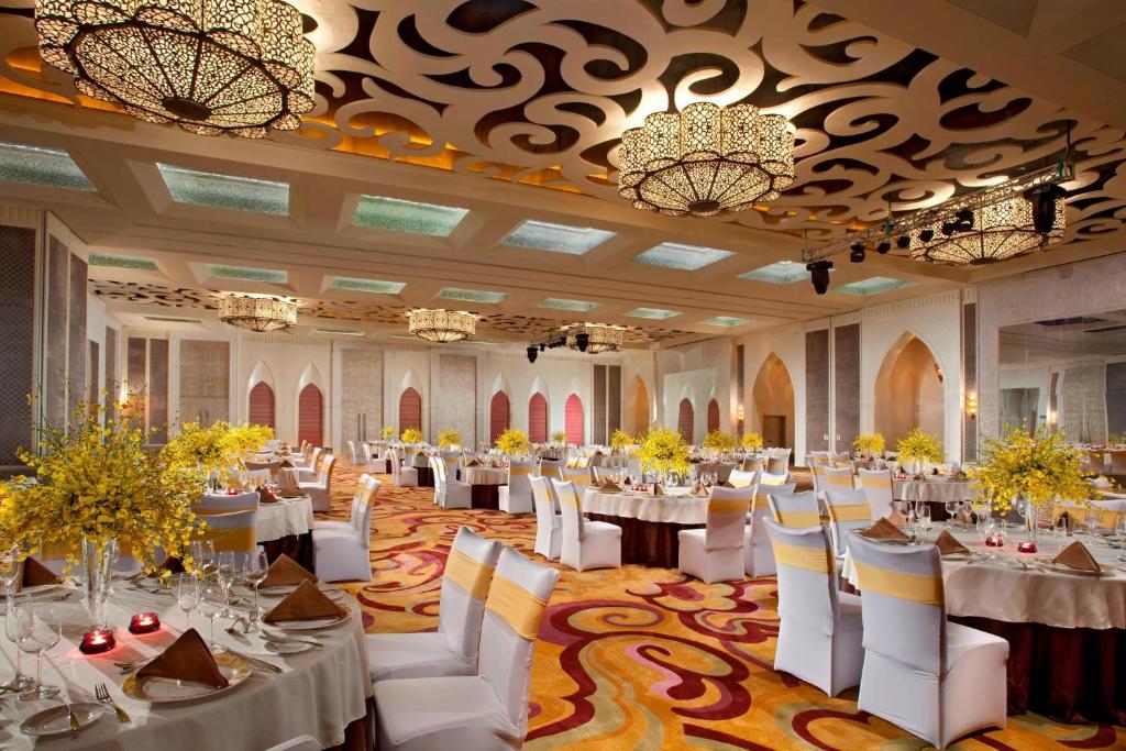 Restaurace v ubytování Sheraton Qingyuan Lion Lake Resort