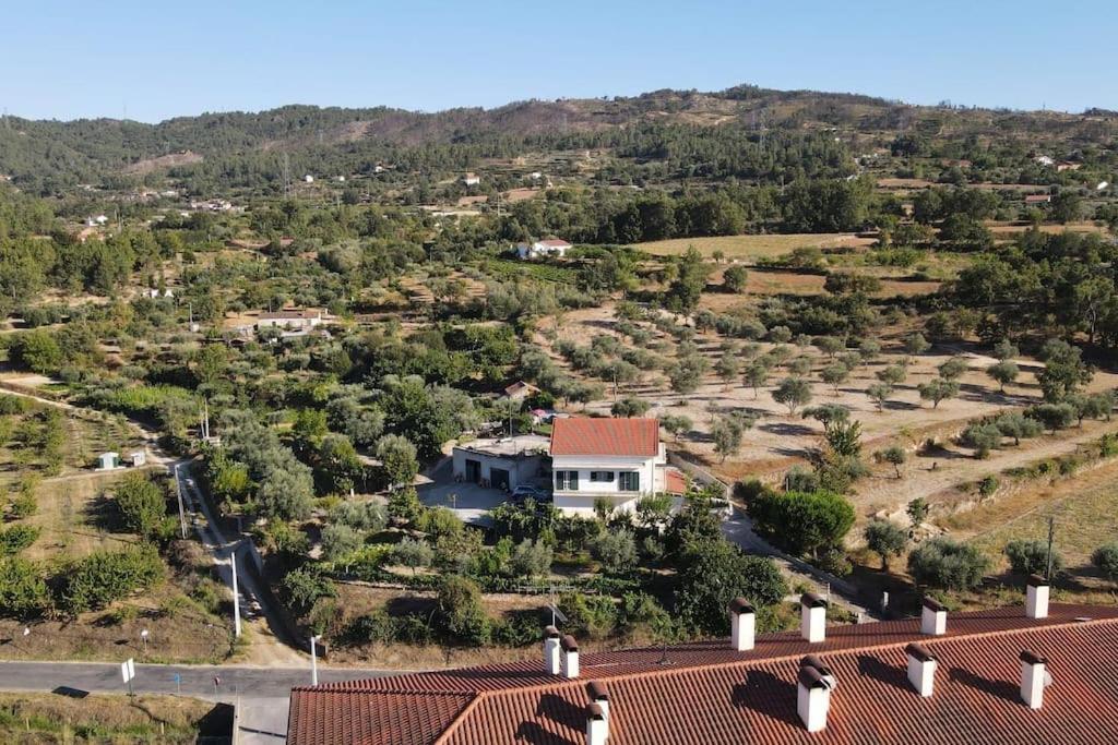 an aerial view of a house on a hill at Casa de Férias in Ferro