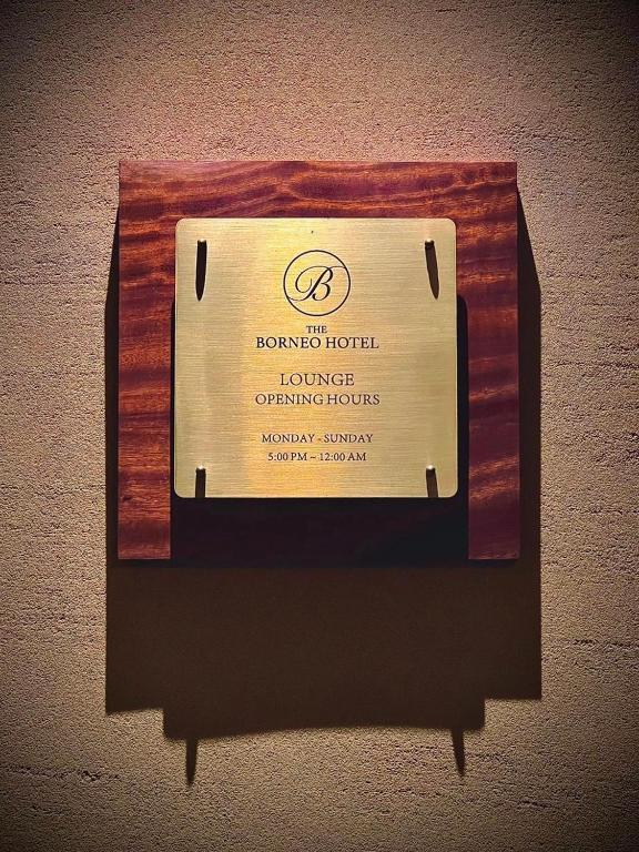 Certifikát, hodnocení, plakát nebo jiný dokument vystavený v ubytování The Borneo Hotel