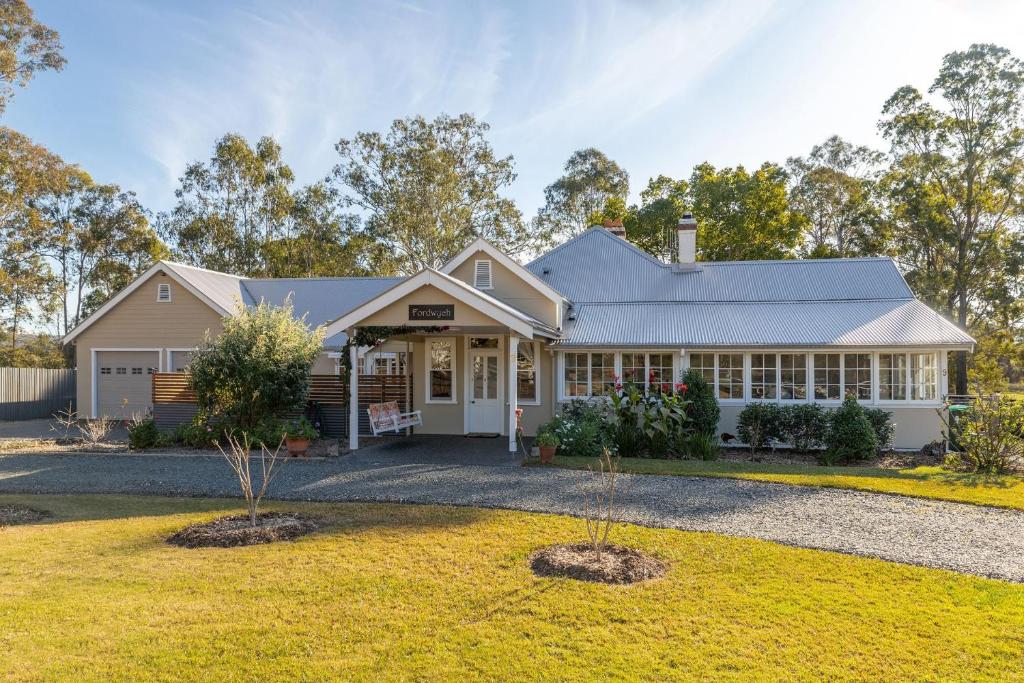 Fordwych in beautiful Nabiac - Housity
