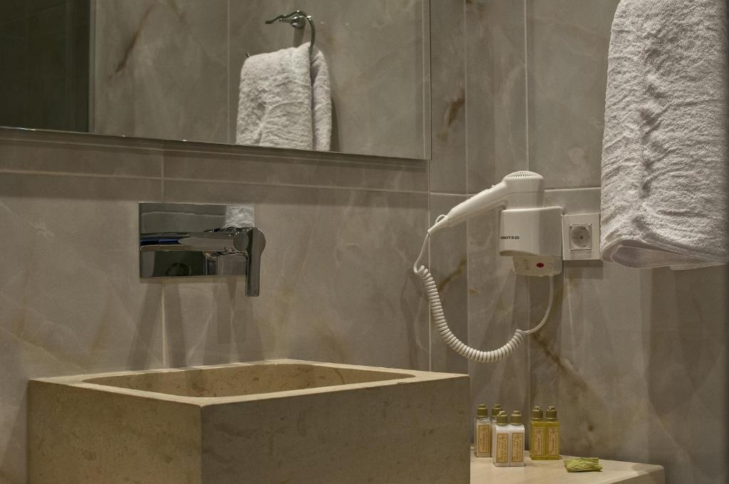 Elia Zampeliou Hotel - Resim 7