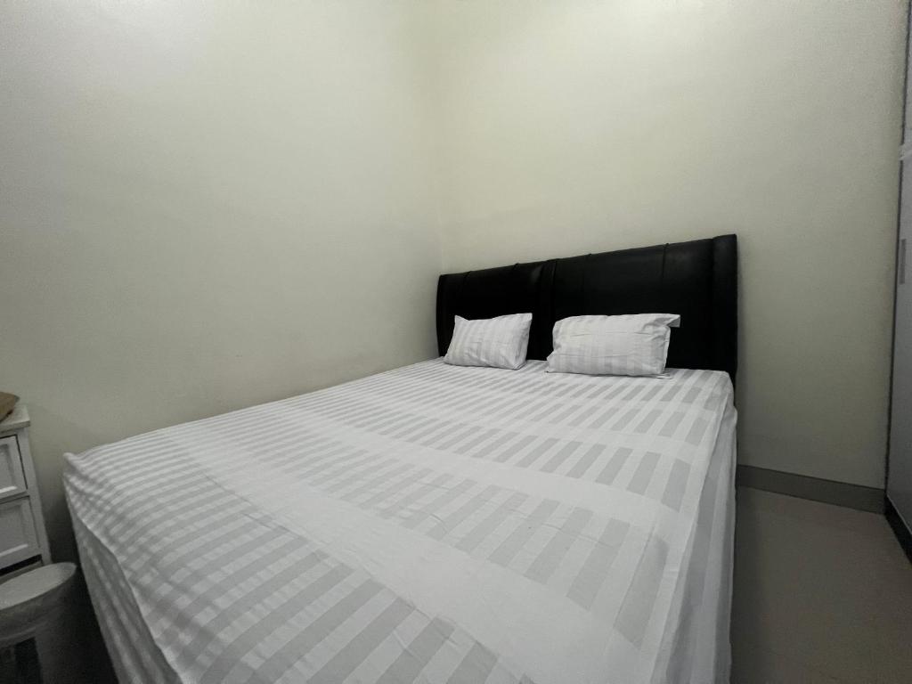 Voodi või voodid majutusasutuse OYO 93074 Wisma Aliyah toas