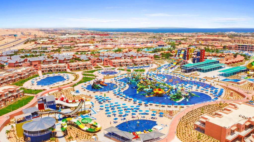 Bazén v ubytování Pickalbatros Jungle Aqua Park - Neverland Hurghada nebo v jeho okolí