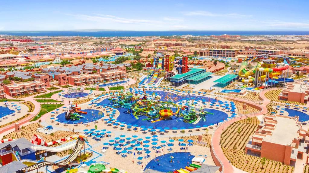 Bazén v ubytování Pickalbatros Jungle Aqua Park - Neverland Hurghada nebo v jeho okolí