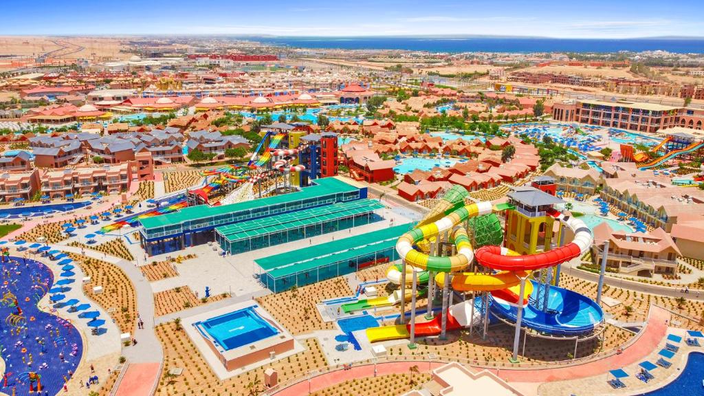 Bazén v ubytování Pickalbatros Jungle Aqua Park - Neverland Hurghada nebo v jeho okolí