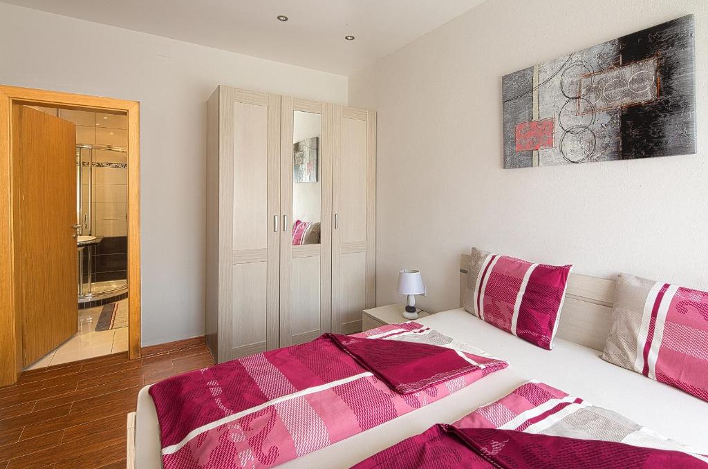 Montelux Apartments - 4