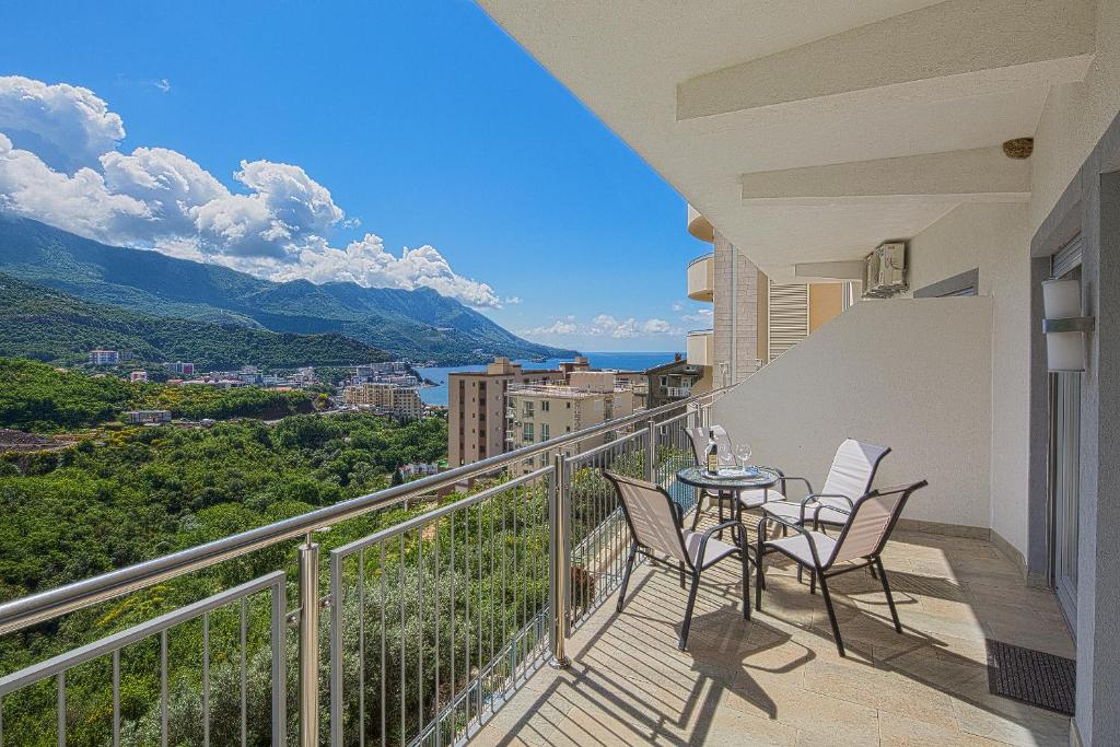 Montelux Apartments - 6