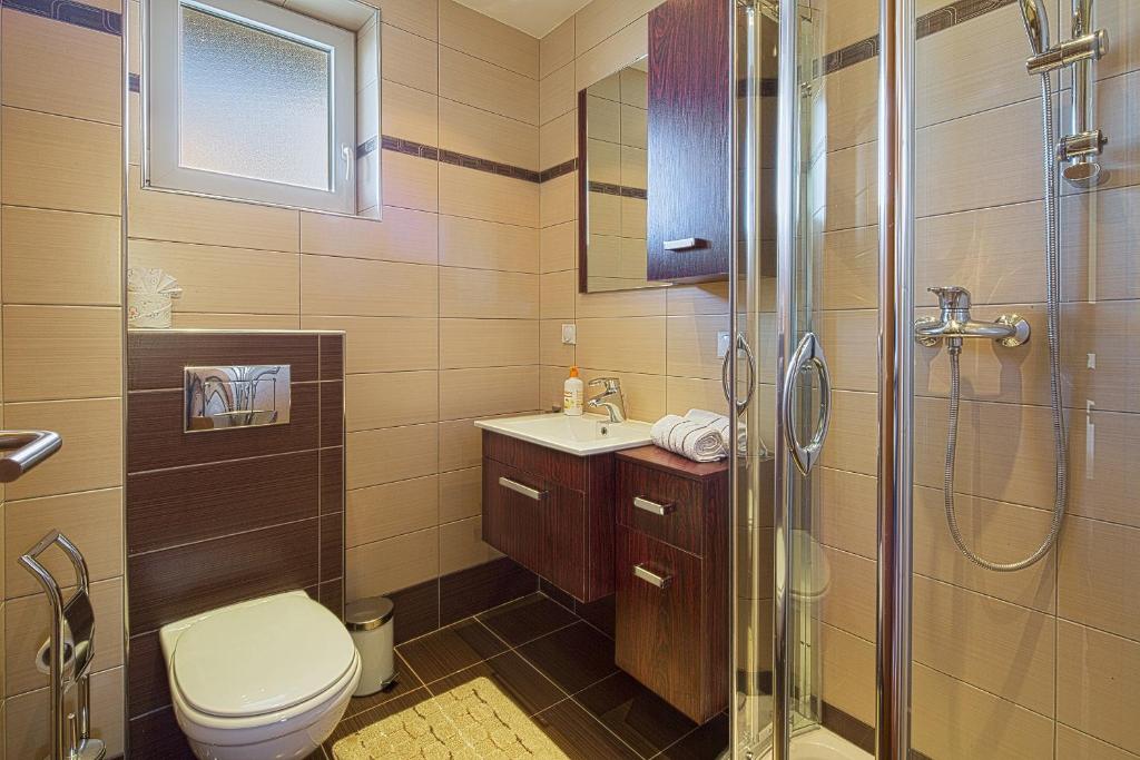 Montelux Apartments - 8