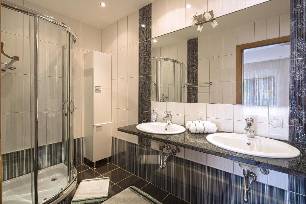 Montelux Apartments - 12