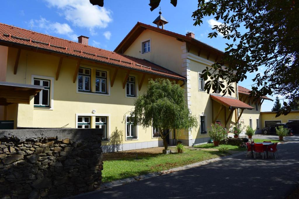 Budova, kde se prázdninový dům nachází