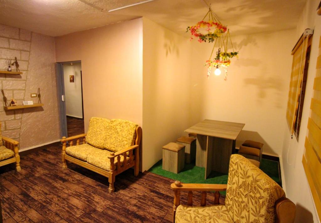 Posezení v ubytování Petra NefNaf Hostel