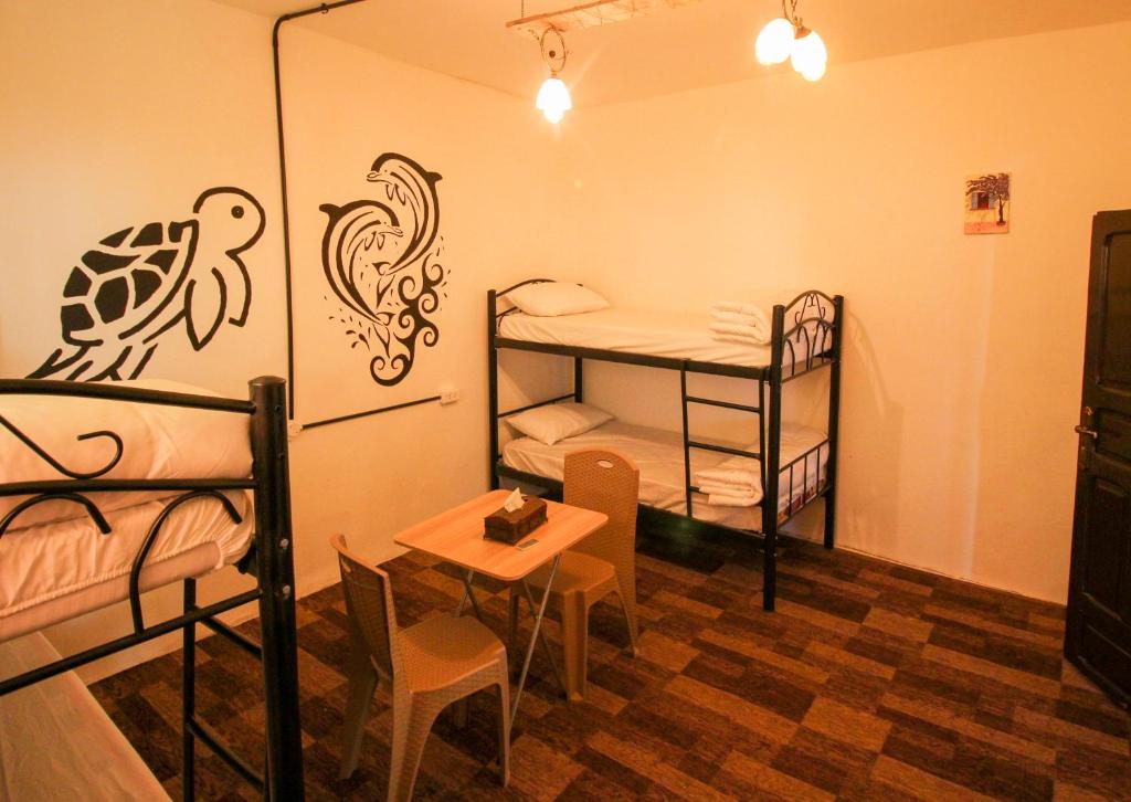 Postel nebo postele na pokoji v ubytování Petra NefNaf Hostel