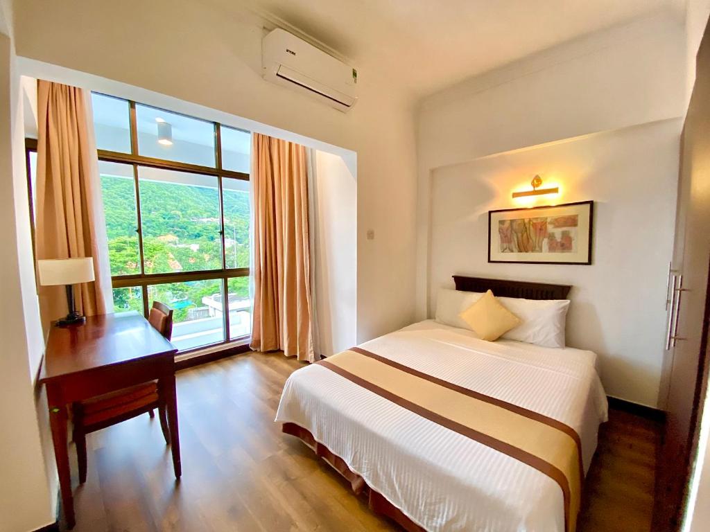 Кровать или кровати в номере Ocean Sunrise Vung Tau