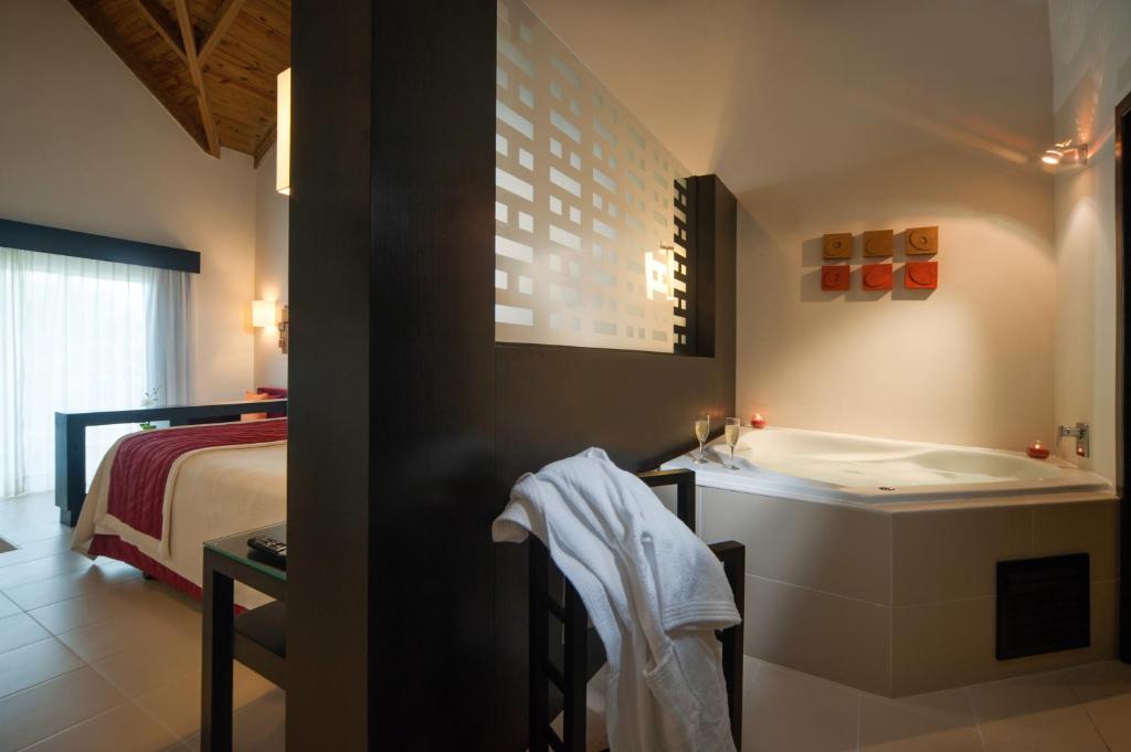 Postel nebo postele na pokoji v ubytování Punta Cana Princess Adults Only - All Inclusive