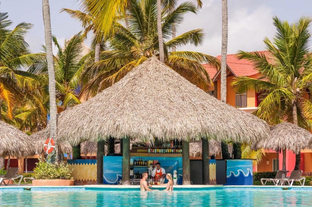 Bazén v ubytování Punta Cana Princess Adults Only - All Inclusive nebo v jeho okolí