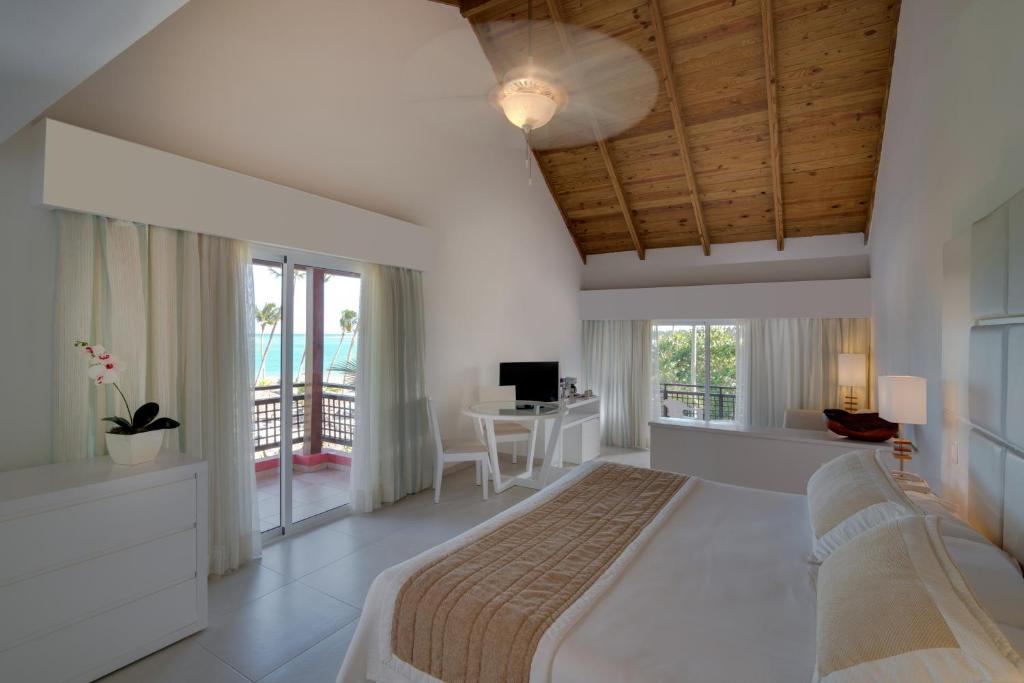 Postel nebo postele na pokoji v ubytování Punta Cana Princess Adults Only - All Inclusive