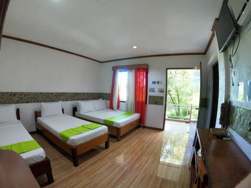 Katil atau katil-katil dalam bilik di El Nido Viewdeck Cottages