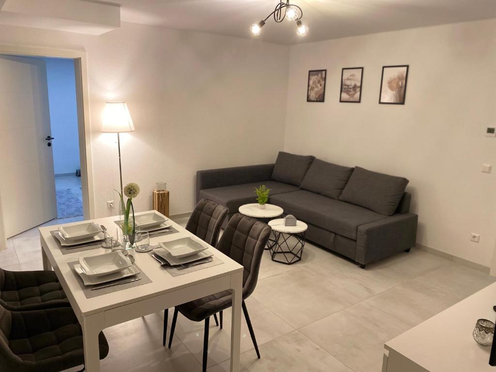 Posezení v ubytování Business Suite 04 mit Netflix Premium & Parkplatz, zentral zu Audi & Schwarz Gruppe with Fußbodenheizung