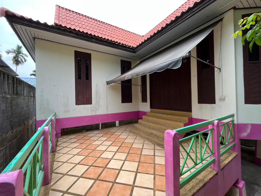 Balkón nebo terasa v ubytování Mae Somboon House