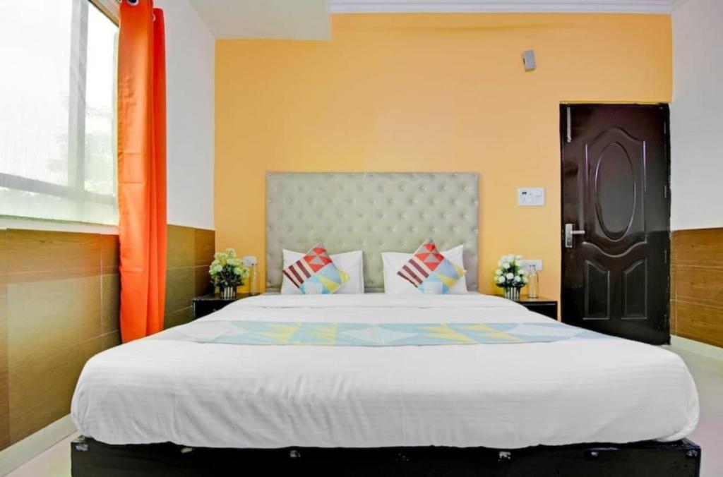 Postel nebo postele na pokoji v ubytování HOTEL THE LAZEEZ