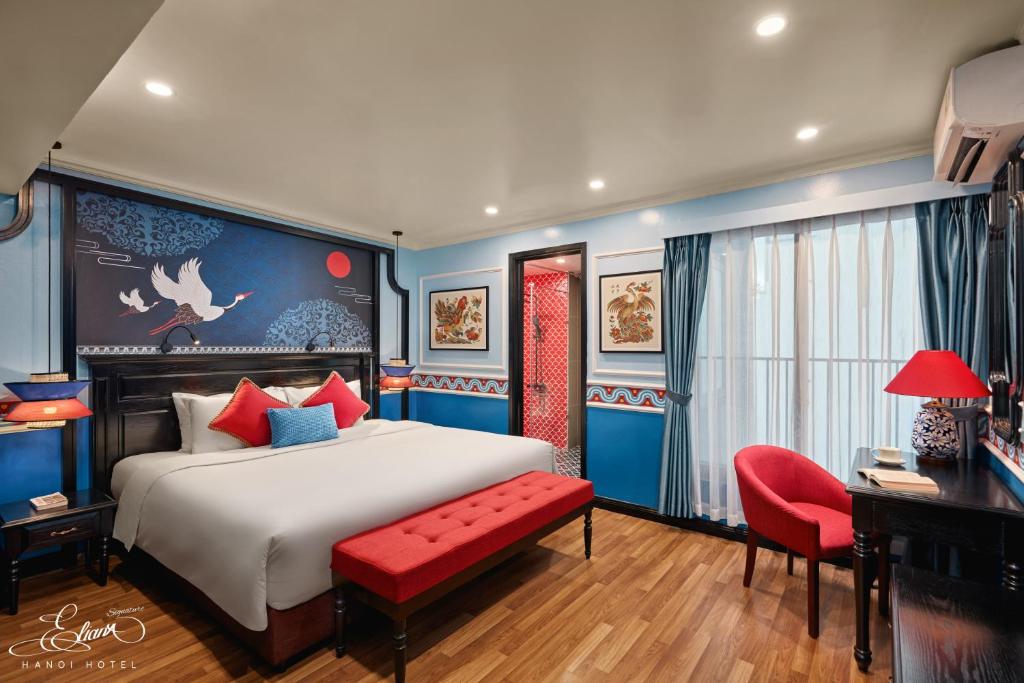 Postel nebo postele na pokoji v ubytování Eliana Signature Hanoi Hotel