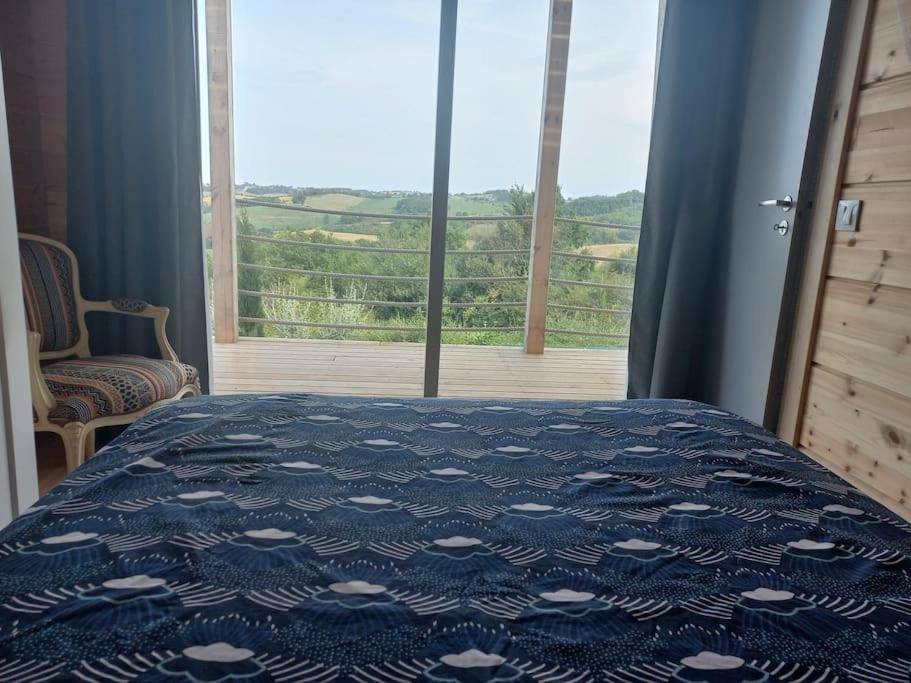 Postel nebo postele na pokoji v ubytování Vue exceptionnelle et sauna à 1h de Toulouse.