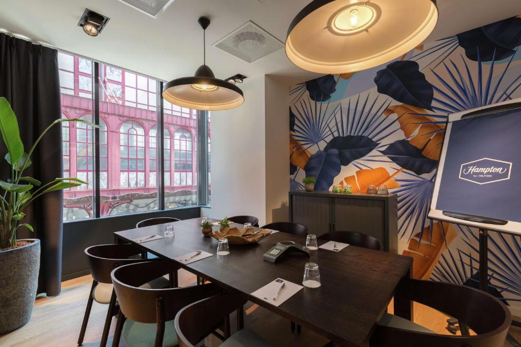 Hampton By Hilton Antwerp Central Station - Resim 40