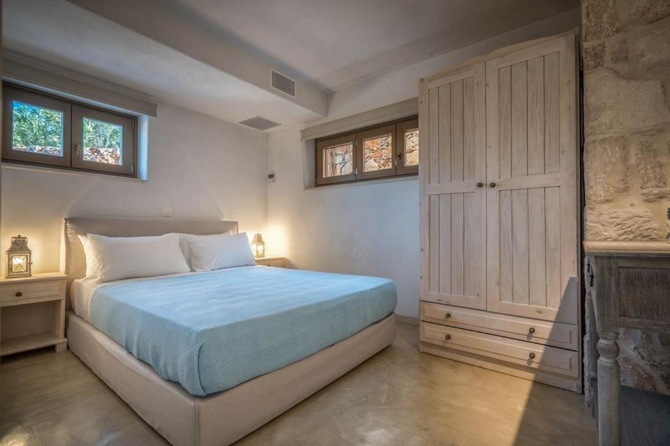 Postel nebo postele na pokoji v ubytování Bcv Villa Harmonia Agios Nikolaos Zakynthos