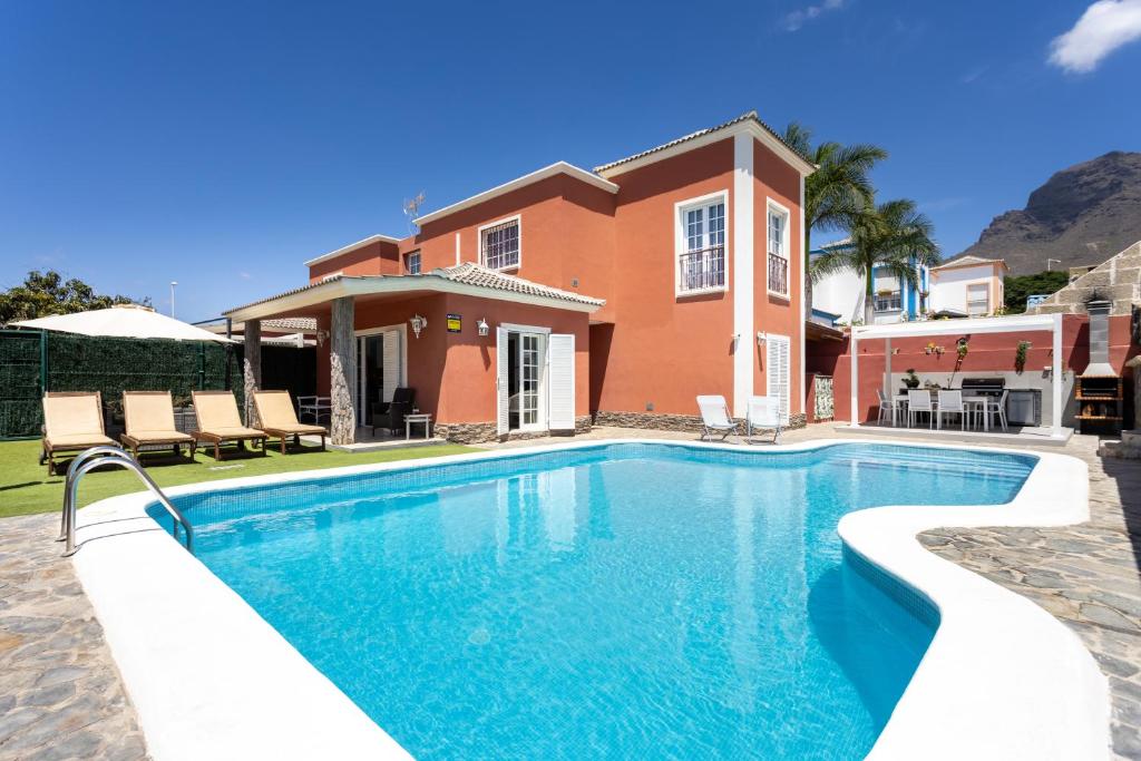 een zwembad voor een huis bij Villa Chloe Costa Adeje Tenerifesummervillas GIANT PRIVATE POOL 11 METERS LONG in Adeje