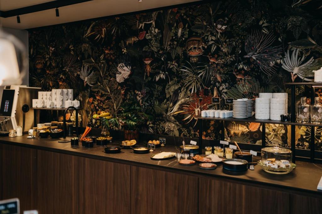 Comida en o cerca de este hotel