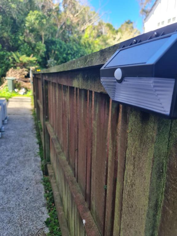 Back Garden Flat with Free On Street Parking and Fiber WIFI - 15 mins to Ferry, Stadium, CBD