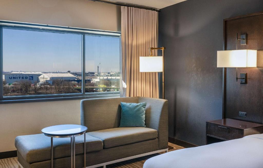 Posezení v ubytování DoubleTree by Hilton Hotel Newark Airport