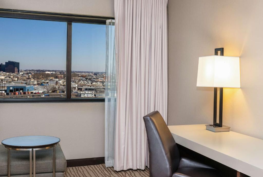 DoubleTree by Hilton Hotel Newark Airport - 