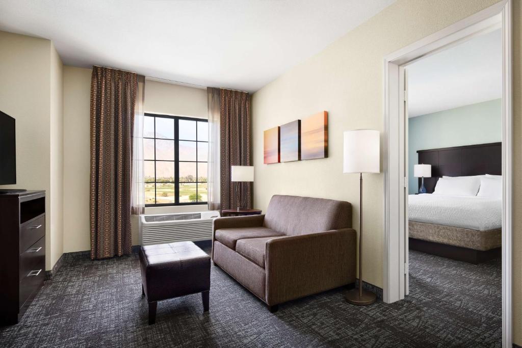 Homewood Suites by Hilton Cathedral City Palm Springs - King Suite Avec Douche Rouleau Et Vue Sur La Montagne - Accessible