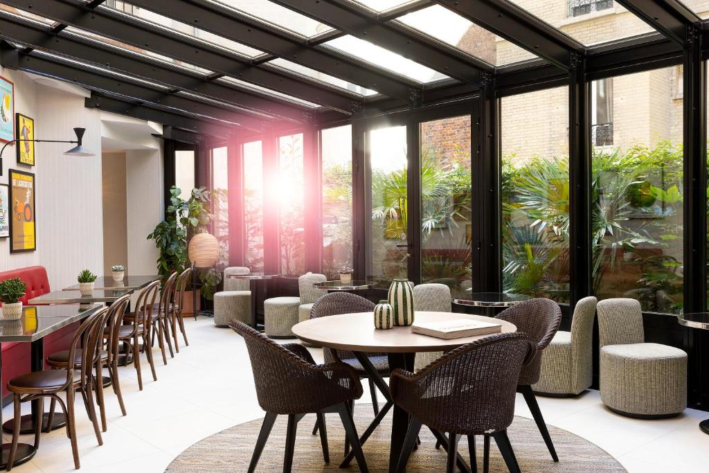 Posezení v ubytování Hôtel Moderniste