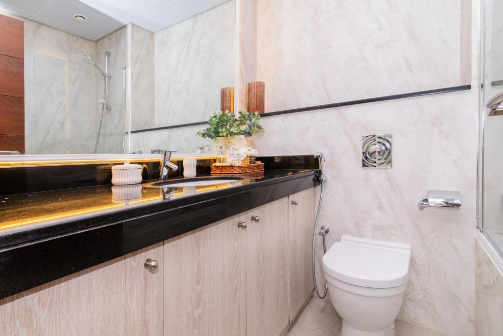 Koupelna v ubytování Dubai Marina,JBR -Luxurious 2 BR King Suite