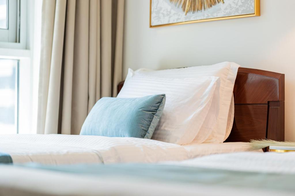 Postel nebo postele na pokoji v ubytování Dubai Marina,JBR -Luxurious 2 BR King Suite