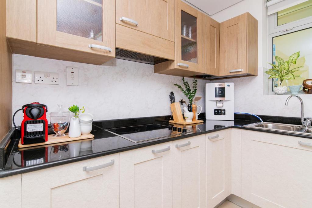 Kuchyň nebo kuchyňský kout v ubytování Dubai Marina,JBR -Luxurious 2 BR King Suite