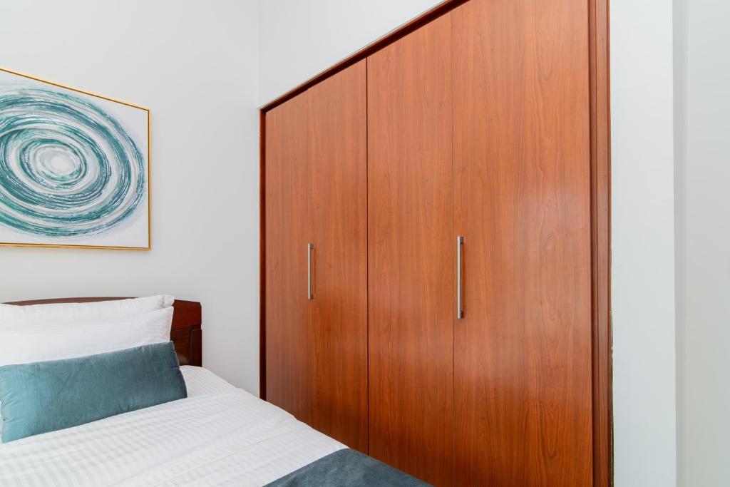 Postel nebo postele na pokoji v ubytování Dubai Marina,JBR -Luxurious 2 BR King Suite