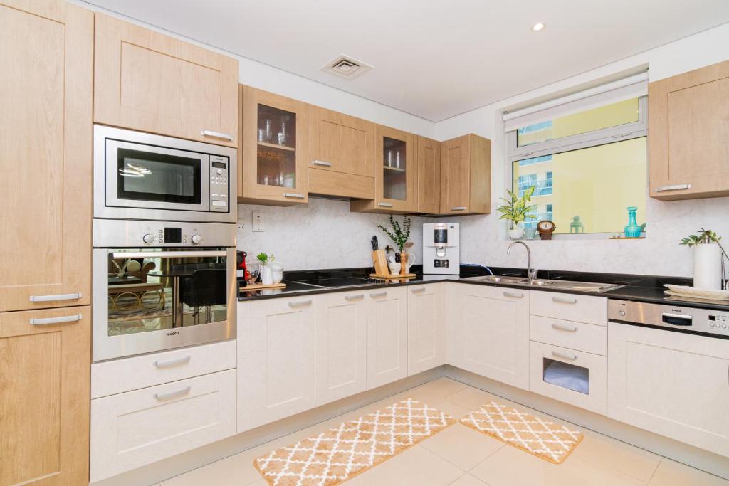 Dubai Marina,JBR -Luxurious 2 BR King Suite - Resim 34