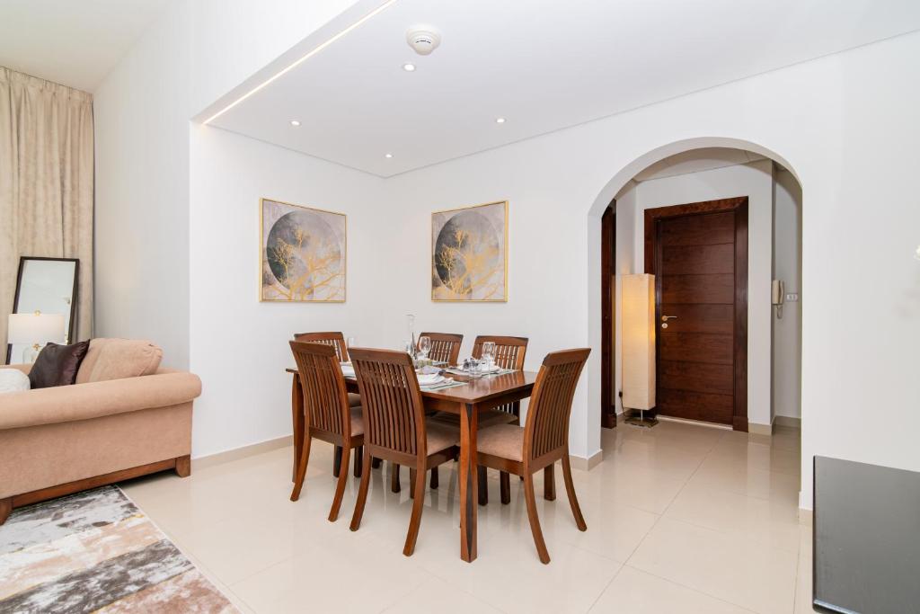 Posezení v ubytování Dubai Marina,JBR -Luxurious 2 BR King Suite