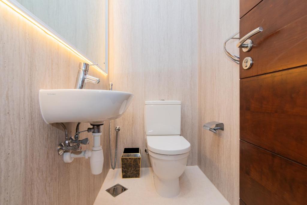 Koupelna v ubytování Dubai Marina,JBR -Luxurious 2 BR King Suite