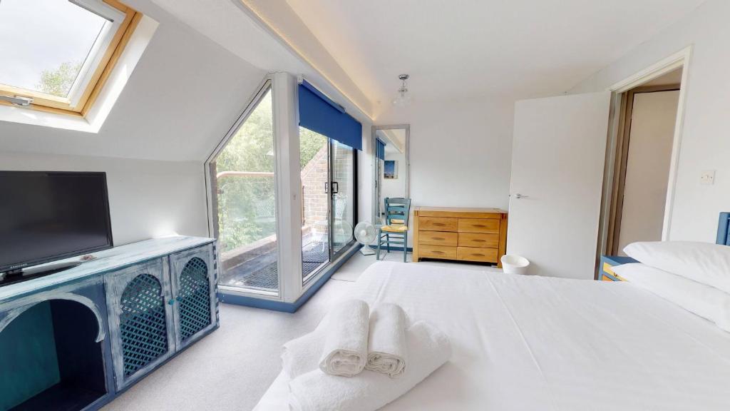 a bedroom with a large bed and a large window at Thames View In Oxford in Oxford