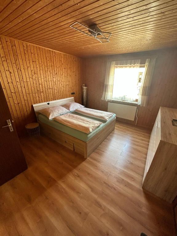 Postel nebo postele na pokoji v ubytování Tina a Petr , Lunz am See