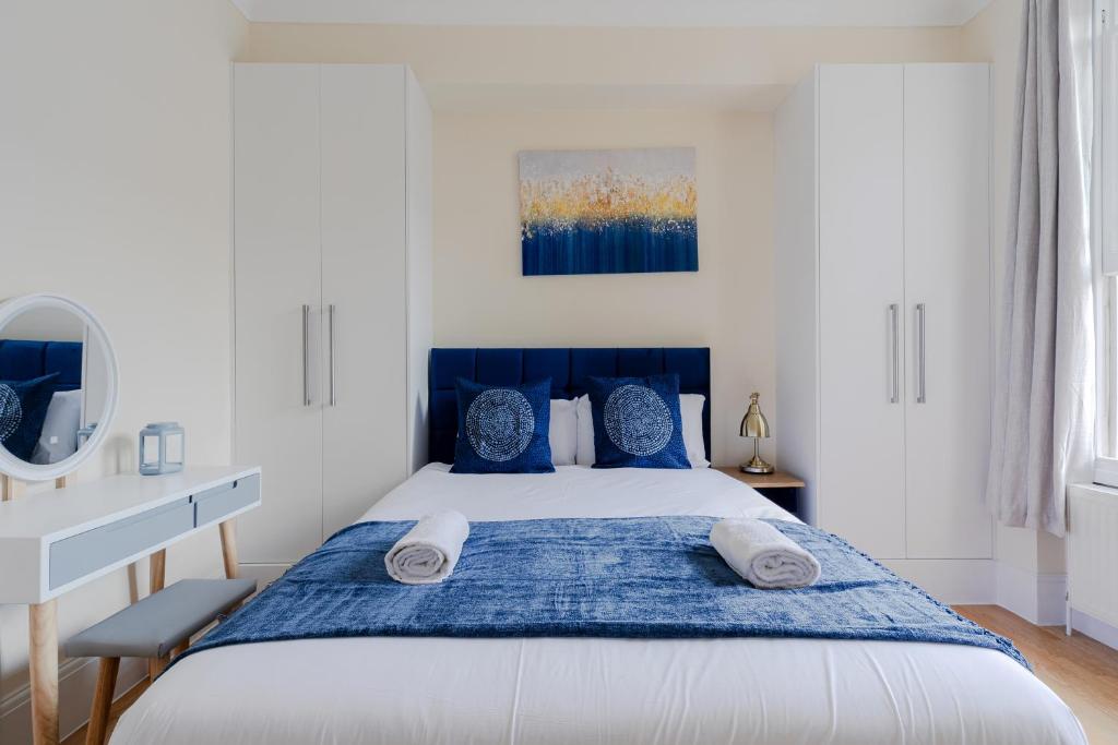 Natural History Museum Apartments - Deluxe One-Bedroom Apartment With City View