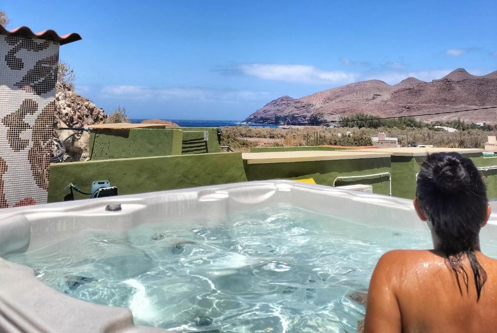 San NicolásにあるVivienda Paralelo 28ºのジャグジーバスタブ付き